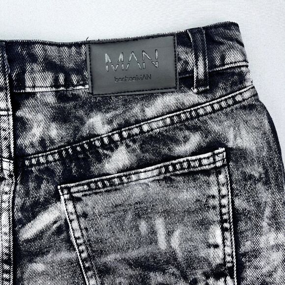 BoohooMAN Relaxed Rigid Extreme Ripped Tinted Denim Jorts‎ In Mid Grey Size 30 - Picture 11 of 12
